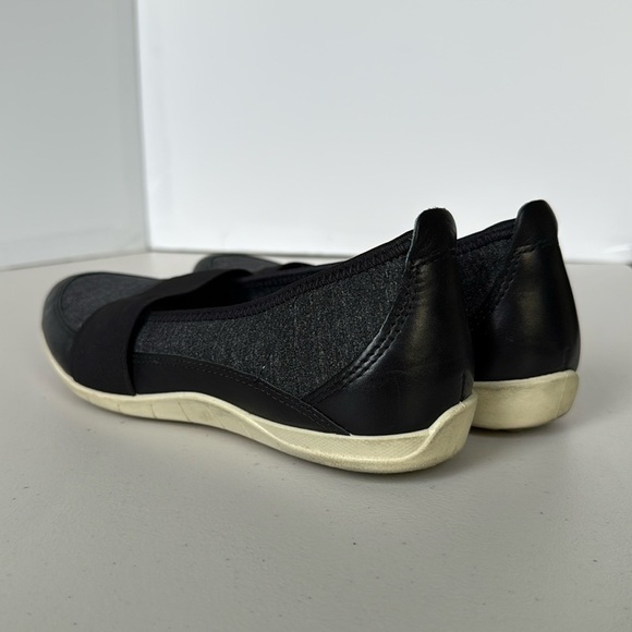 Ecco Black and Gray Bluma Ballerina Flats - Picture 4 of 16